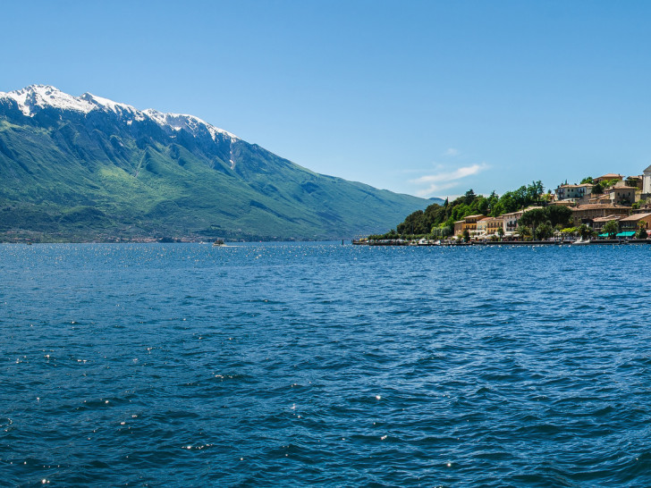 In diesem Monat führt uns unsere Serie an den Gardasee. Foto: Fotolia,
77995888 - Limone at Lake Garda, Italy © Dirk Petersen