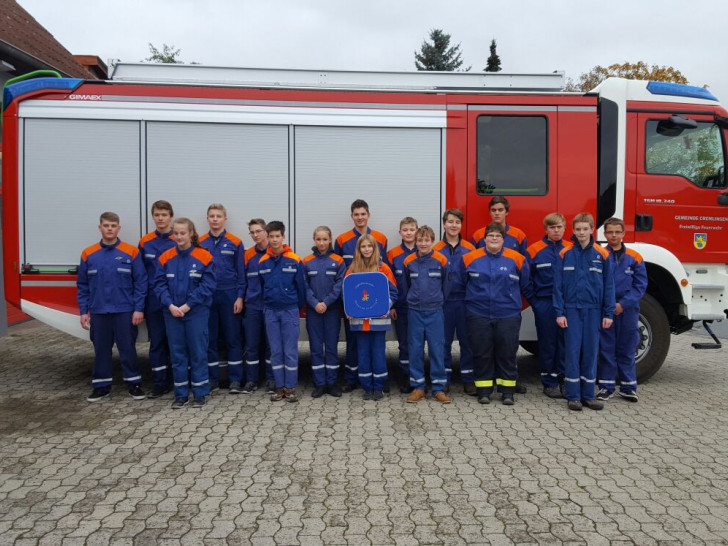Die Nachwuchs-Feierwehrkräfte aus der Gemeinde Cremlingen legten die Jugendflamme ab. Fotos: Privat