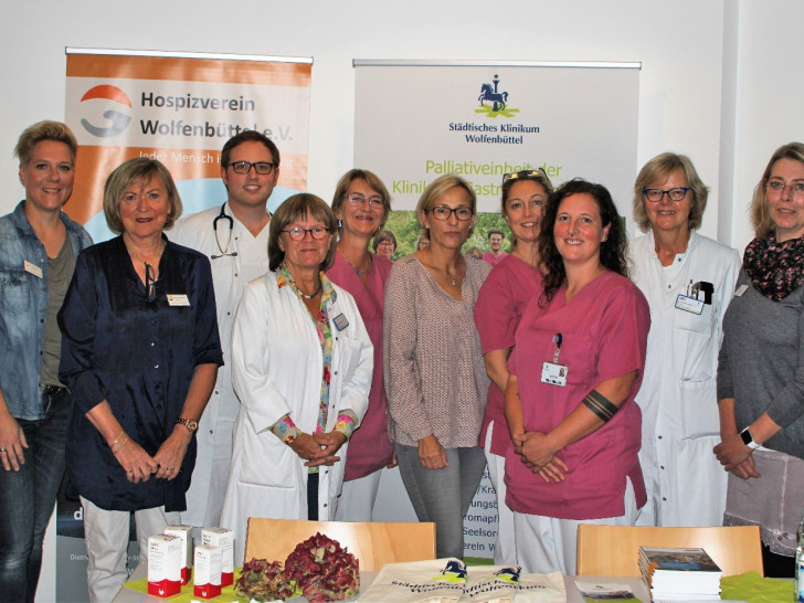 Das Team der Palliativeinheit des Städtischen Klinikums und der Hospizverein Wolfenbüttel laden zu einer gemeinsamen Veranstaltung im Rahmen des Welthospiztags ein. Foto: Städtisches Klinikum Wolfenbüttel