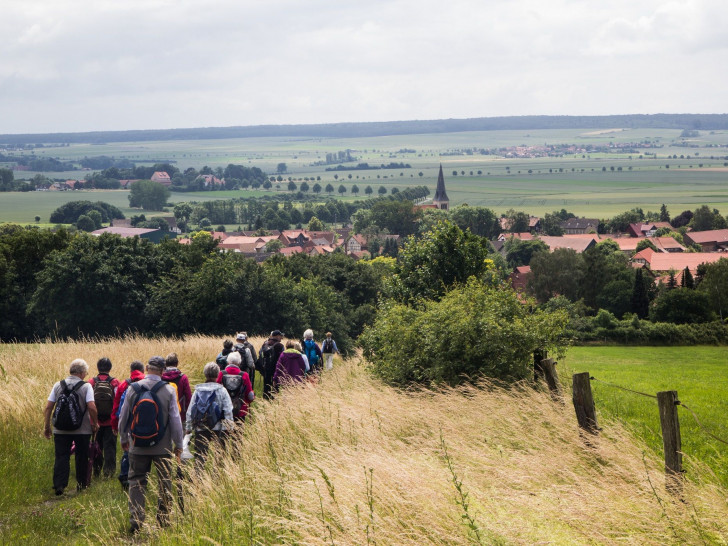 Trotz einiger heftiger Schauer konnte bei der Dormwanderung das gesamte Programm für die Stärkung der Rückenmuskulatur durchgeführt werden. Es kam sogar noch die Sonne raus und bei den Spielen ging es dann heiter daher. Foto: privat