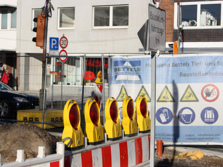 Wegen Rückstaus an der Baustelle Albert-Schweitzer-Straße wird die Einmündung zur Gothastraße für zehn Tage gesperrt. Foto: Alexander Panknin