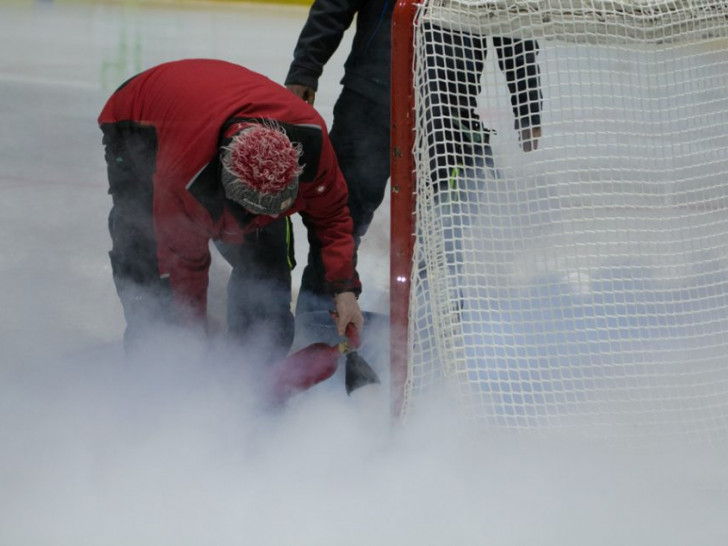 Das Eis war in absehbarer Zeit nicht zu reparieren. Symbolfoto: Jens Bartels