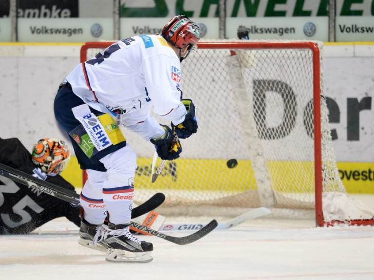 Das war die Entscheidung: André Rankel schiebt zum 1:2 ein. Foto: Moritz Eden/City-Press GbR