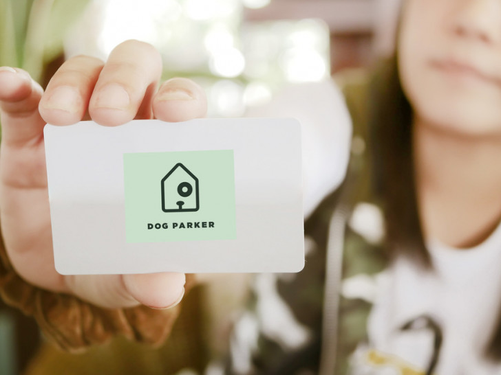 Mit der "Dog Parker Membership Card" und der dazugehörigen App können die Hundebesitzer für bis zu 90 Minuten ihre Tiere in einem "Dog Parker" unterbringen. Foto: Dog Parker