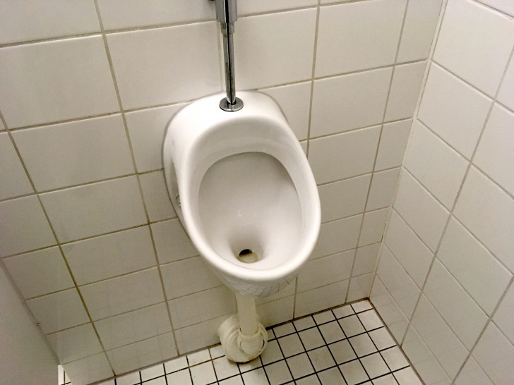 Ein öffentliches Urinal sei aufgrund des Abwasseranschlusses nur in der Amalienstraße möglich. Symbolfoto: Alexander Dontscheff
