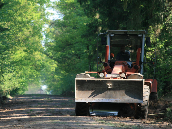 Wegebau mit einem Grader. Foto: Niedersächsische Landesforsten