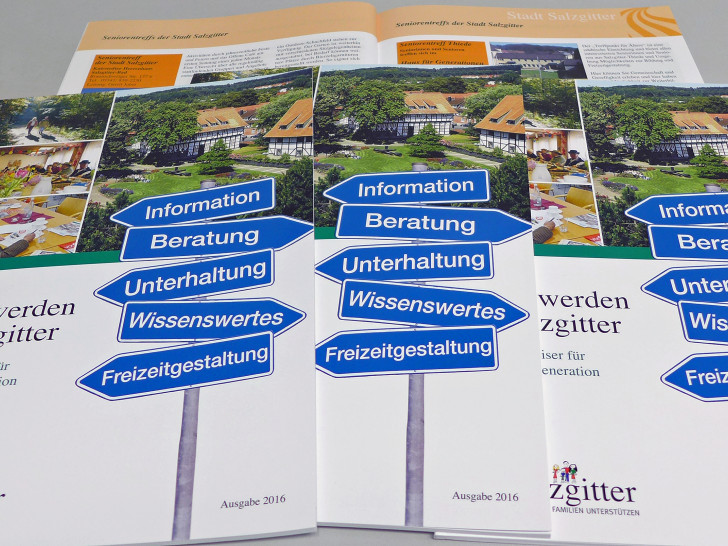 Die neue Ausgabe des Seniorenwegweisers ist erhältlich. Foto: Stadt Salzgitter