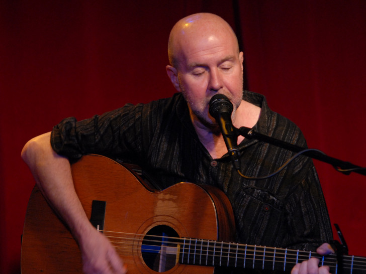 Kieran Halpin: Der irische Rockpoet zu Gast in der Wolfenbütteler Kommisse. Foto: bluenote e.V.