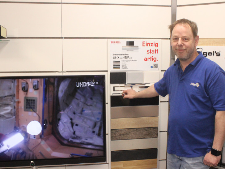 Die IFA-Neuheit der OLED-Technologie gibt es jetzt auch bei Fernseh-Hube in Braunschweig. Geschäftsführer Andreas-Georg Töpfer bietet die Geräte in seinem Laden an. Foto: Anke Donner 