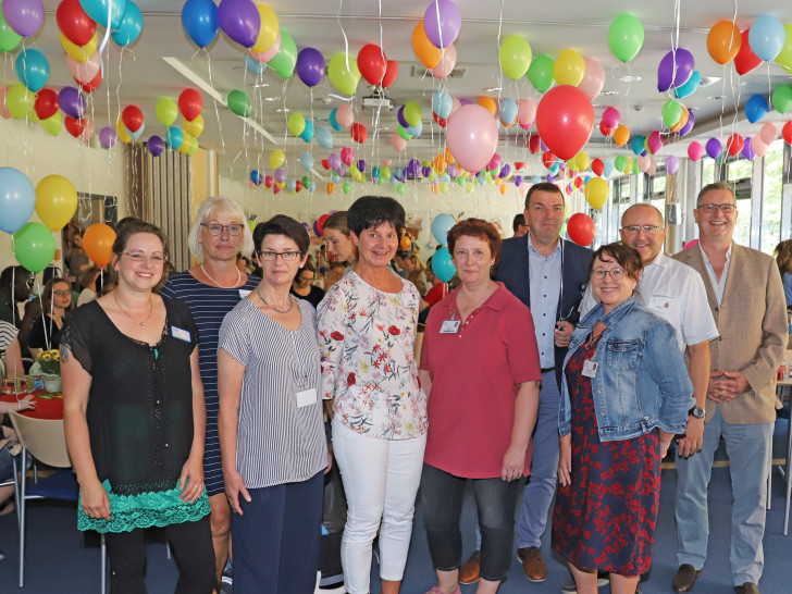 Das Organisationsteam und das Direktorium des Städtischen Klinikums freute sich über ein Wiedersehen mit ihren Schützlingen. Foto: Städtisches Klinikum Wolfenbüttel gGmbH 