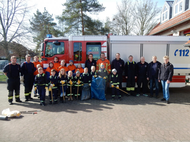 Die Feuerwehr Watenbüttel beteiligte sich am diesjährigem Stadtputz. Foto: Kadereit