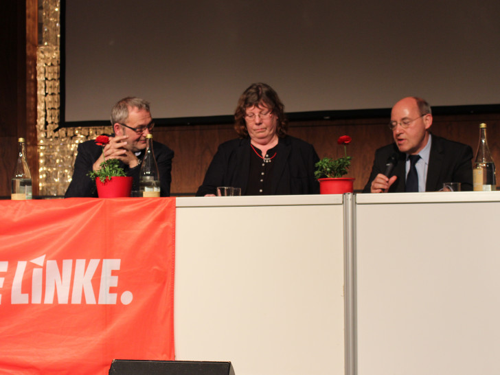Hartwig Erb, Pia Zimmermann und Gregor Gysi diskutierten über das Thema "Rechtspopulismus". Fotos: Eva Sorembik
