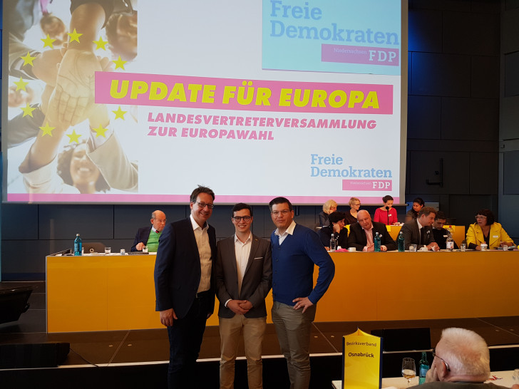 Max Weitemeier (Mitte) ist jetzt noch 18 und will sich ins Europarlament wählen lassen. Foto: FDP Wolfenbüttel
