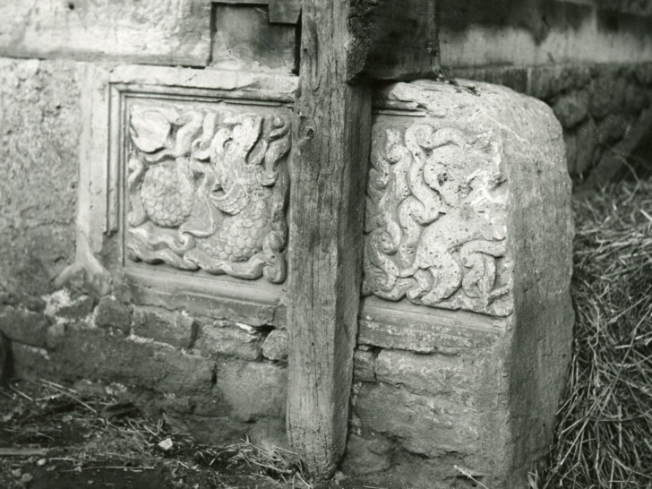 Die Reliefsteine von Engelnstedt. Foto: Stadtarchiv