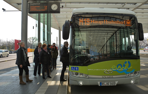 Die Elekrobusse sind seit 2014 im Einsatz. Doch dem Schienenverkehr sind sie unterlegen. Foto: Archiv/Verkehrs GmbH