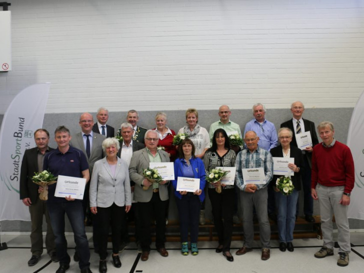 Ursula Sandvoß (3.v.l.) wurde im Amt bestätigt. Foto: Stadtsportbund Wolfsburg