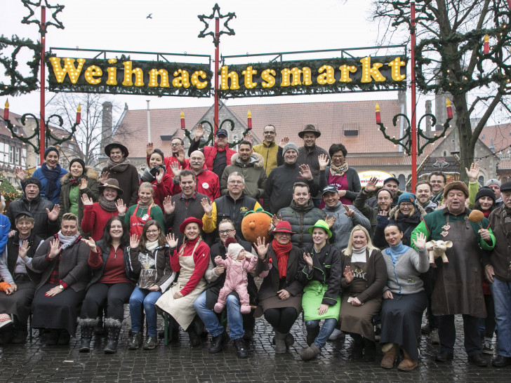 Die Marktkaufleute wünschen besinnliche Weihnachtsfeiertage und freuen sich auf das Wiedersehen am 26. Dezember.
Foto: Braunschweig Stadtmarketing GmbH/Peter Sierigk