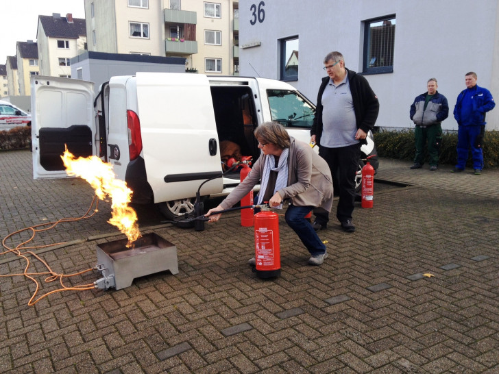 Die Brandschützer übten mit Feuer. Foto: GWG
