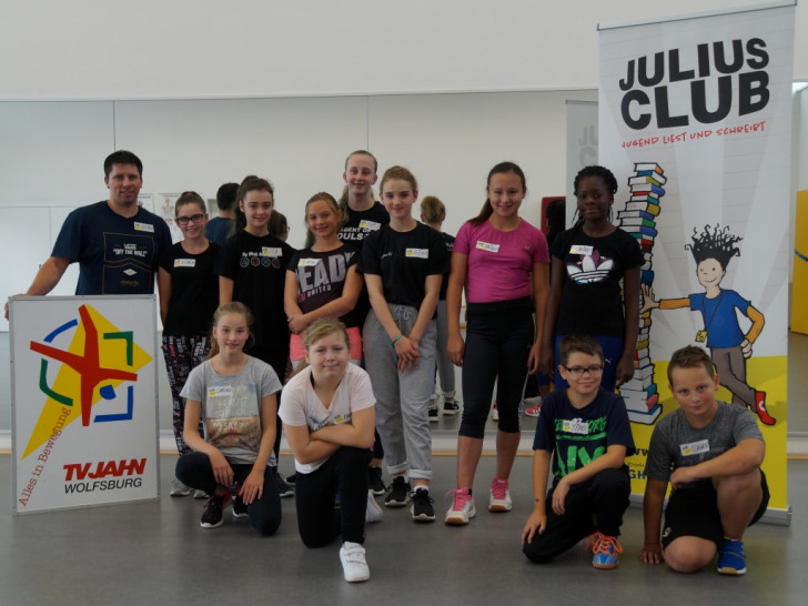 Die Lesefans des "Juluis-Club" beim Tanzworkshop während der Herbsferien. Foto: Stadt Wolfsburg