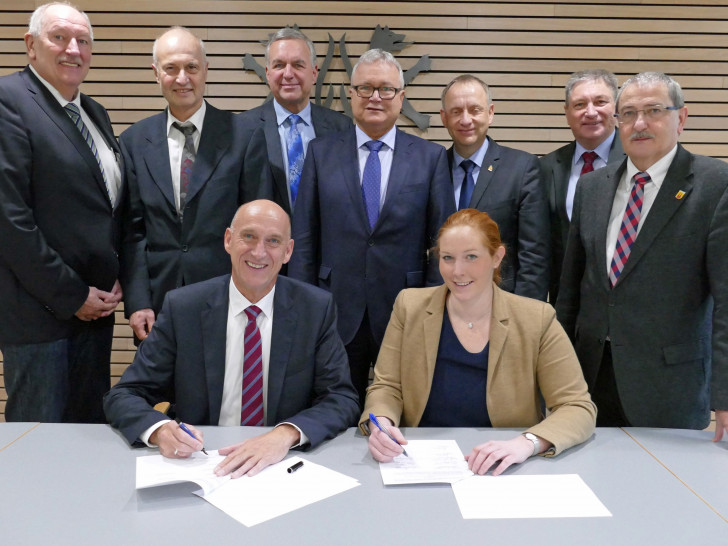 Die neue Kitavereinbarung wurde am Freitag im Peiner Kreishaus unterzeichnet. Foto: Landkreis Peine 