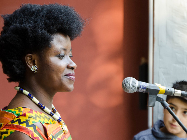 Marceline Niamke sang für die Besucher. Foto: Hans-Peter Sauer
