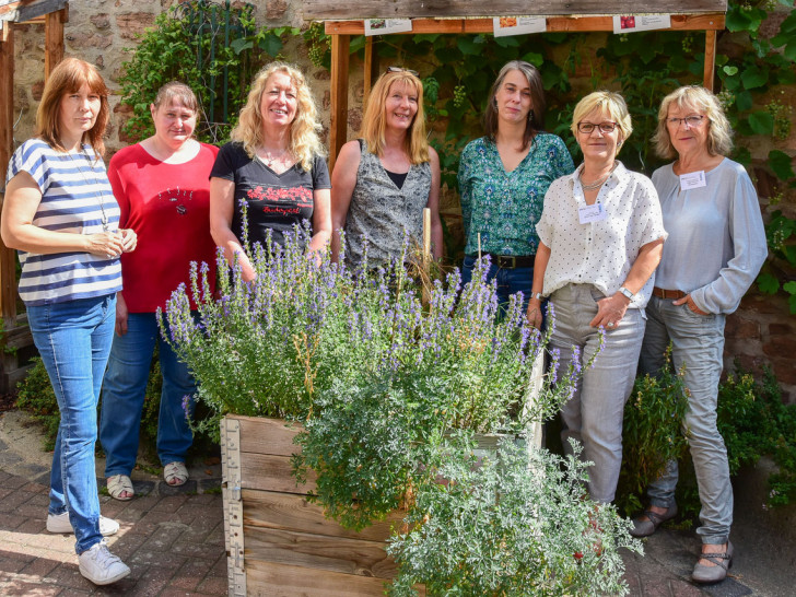 Dozentin Carmela Klinge, die Teilnehmer am Workshop „Webinare selbst erstellen“ Katja Hannemann, Andrea Lehne, Annette Kuck, Stefanie Immich und Dietlinde Tartler und Inga Verena Schwanke von der VHS Braunschweig Foto: Tanja Bischoff