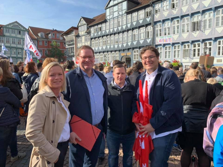 v.l.n.r.: Dunja Kreiser (MdL), Marcus Bosse (MdL), Andre Volke (SPD Stadtverband Vorstand), Lennie Meyn (Vorsitzender SPD Stadtverband)
Foto: SPD