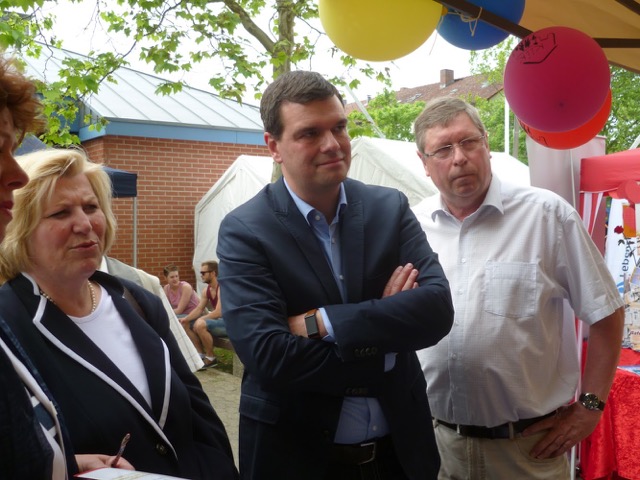 Am Sonnabend war die Niedersächsische Sozialministerin Cornelia Rundt auf Einladung des örtlichen Landtagsabgeordneten Dr. Alexander Saipa zu mehreren Terminen in Goslar zu Besuch. Auf dem Bild: Sozialministerin Cornelia Rundt, Landtagsabgeordneter Dr. Alexander Saipa und Erster Stadtrat Burkhard Siebert. Fotos: SPD