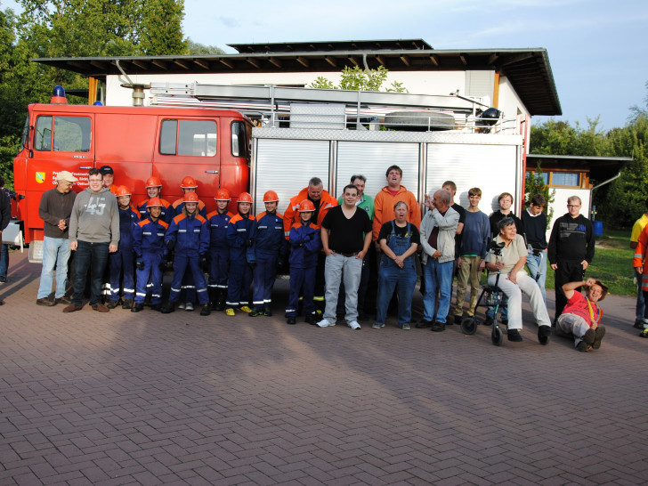 Die Jugendfeuerwehr übte in Neuerkerode einen Flächenbrand. Foto Privat