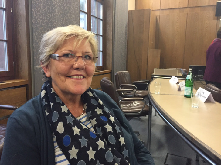Sigrid Otte berichtete dem  Im Kreis-Sozialausschuss von ihrer Arbeit in der Flüchtlingshilfe. Fotos: Anke Donner 