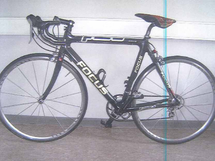  Auffallend an dem Rennrad ist neben der hellen Schrift auch der 
"Tiger-Überzug" des Sattels. Foto: Polizei