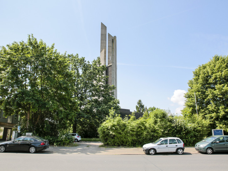 Der Turm der profanierten Kirche Salzgitter-Lebenstedt. Foto: Glockenbörse GbR