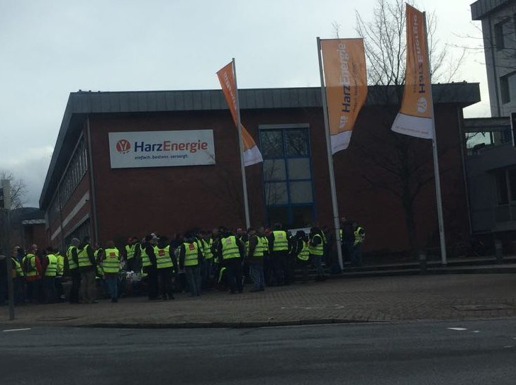 Auch die Mitarbeiter von Harzenergie gingen heute auf die Straße. Foto: Alexander Panknin