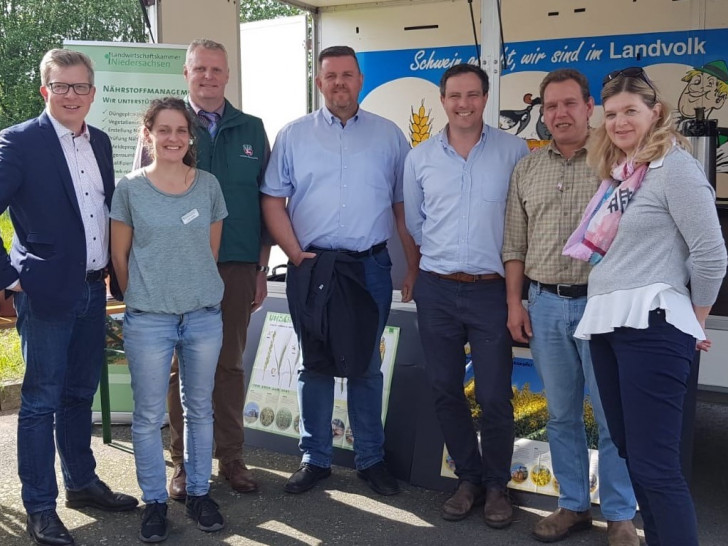 Ralf Johannes, Linda Tendler, Volker Meier, Andreas Busch, Friedrich Reinold, Karsten Lacü, Urte Rötz (v. li.). Foto: Gemeinde Lehre