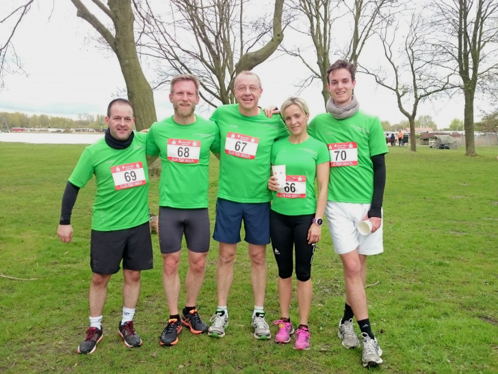 Ausdauernd und schnell: das fünfköpfige Team des Landkreises Goslar bestehend aus Axel Netuschil, Markus Kunze, Rüdiger Kuhn, Anja Kretschmer und Christian Zychla (von links) absolvierte die sechs Kilometer lange Strecke in einer Gesamtzeit von 2:12:33 Stunden. Foto: Landkreis Goslar