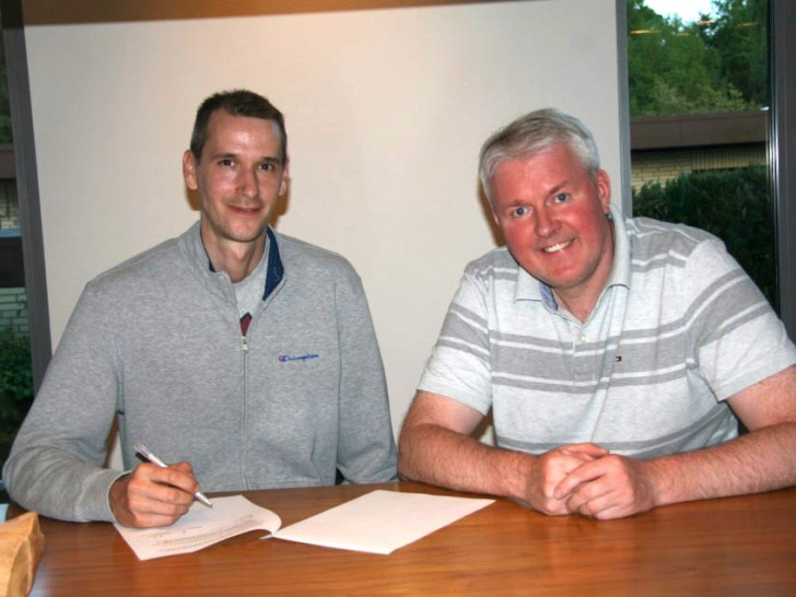 Der neue Wolfpack-Coach Christian Raus (links) mit Geschäftsführer Bernd Rosemeyer. Foto: Wolfpack Wolfenbüttel