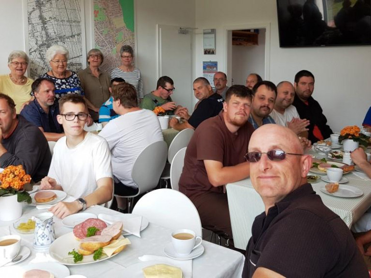 Die Arbeitsgruppe Garten- und Landschaftsbau der Lebenshilfe folgte sehr gerne der Einladung zum Frühstück in das Gärtnermuseum. Foto: Privat