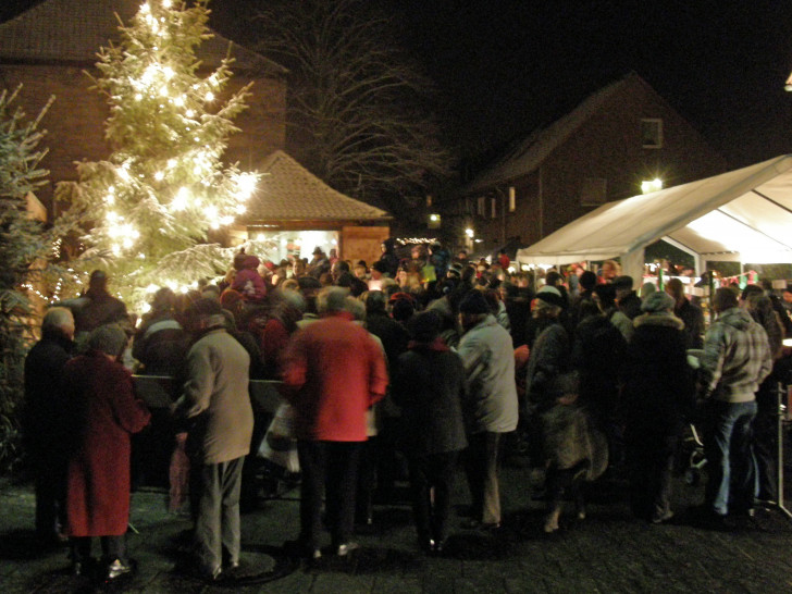 Ob es in diesem Jahr beim Aufstellen des Baumes auch wieder einmal so „weiß“ werden wird wie 2010?
Foto: Jörg Weber
