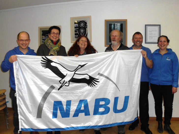 Das Sprechergremium des NABU Bad Harzburg mit Mathias Kumitz (ganz links), Rüdiger Wohlers (2. v.r.) und Marlies Gräwe. Foto: NABU