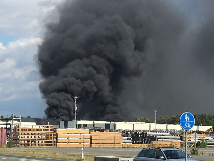 Ein Großbrand richtete am vergangenen Samstag erheblichen Schaden bei der Firma Butting in Knesebeck an. Foto: Aktuell24 (Archiv)