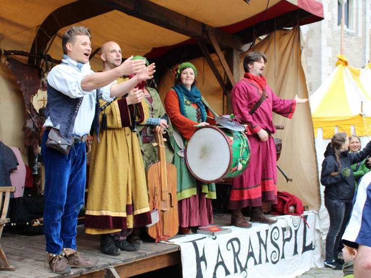 Die Mittelalterband Faranspil begeisterte das Publikum bei Mittelaltermarkt. Foto: Max Förster