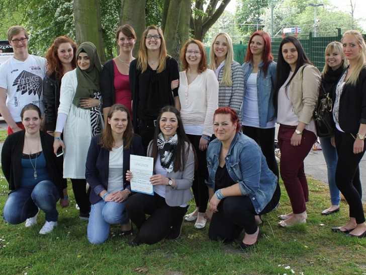 Auszubildende der Schule für Gesundheitsfachberufe am Klinikum Braunschweig (Kurs F13), haben den "Junge Pflege Preis 2015" gewonnen. Foto: Klinikum Braunschweig