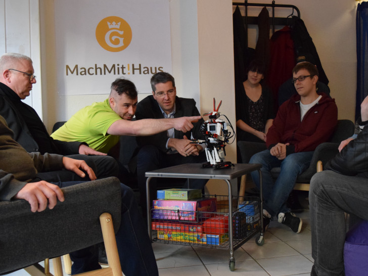Im MachMit!Haus im Fleischscharren 7 gibt es nicht nur digitale und technische Themen wie Roboter. Bürgerinnen und Bürger können sich diese Woche insbesondere zum Altstadtfest einbringen. Foto: Stadt Goslar