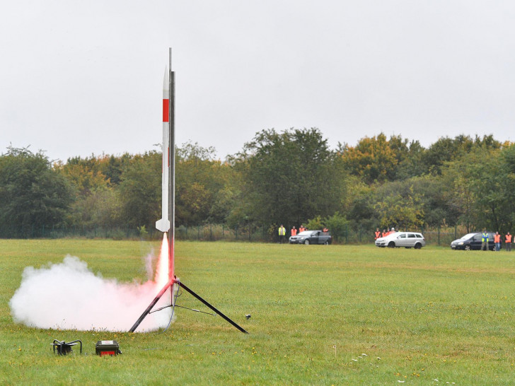 Die Schulteams konnten den Start einer Rakete beobachten.
Foto: DLR