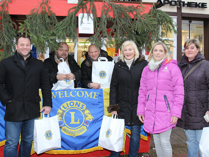 Der Lions Club Wolfenbüttel - Herzog August wird am 28. November wieder weihnachtliche Leckereien für den guten Zweck verkaufen.
Foto: Raedlein