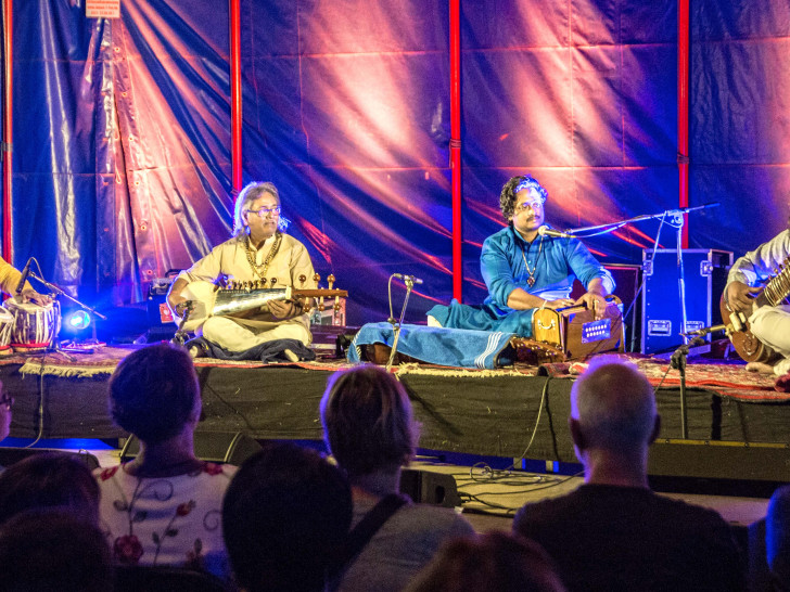 Das Maharaj Trio aus Indien gab das Abschlusskonzert beim Zeltival. Foto: Rudolf Karliczek