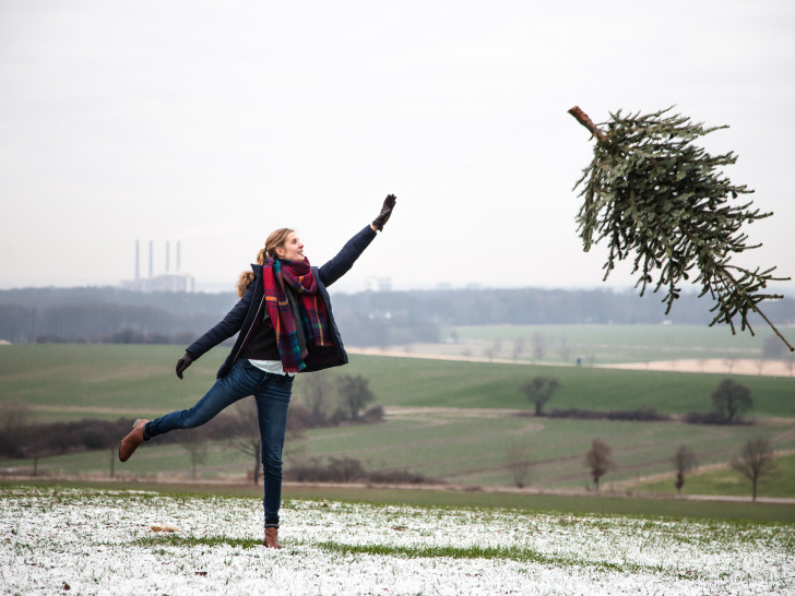 Weihnachtsbaum-Weitwurf-Challenge am verkaufsoffenen Sonntag. Foto: WMG