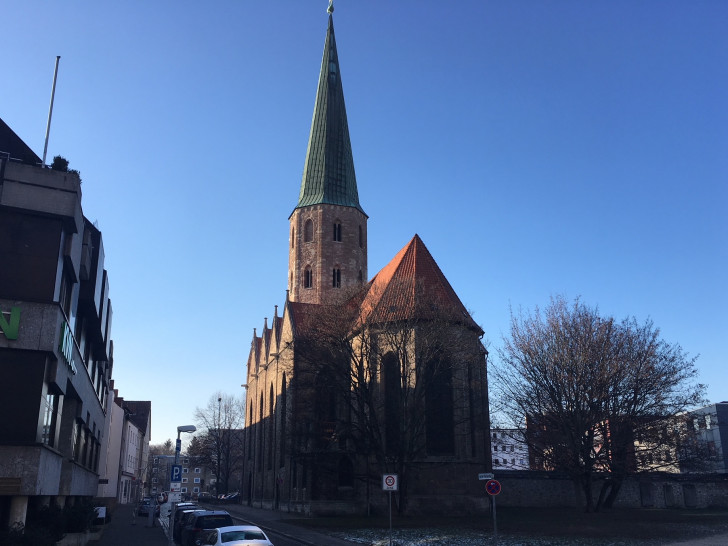 Landeskirche setzt Pläne für Gebäude an der St. Petri-Kirche derzeit nicht um. Symbolfoto: Alexander Dontscheff
