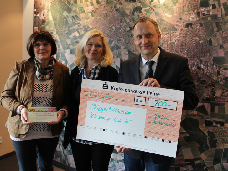 Bürgermeister Saemann mit Sabine Nordmeyer und Ina Wirth. Foto: Büro Saemann