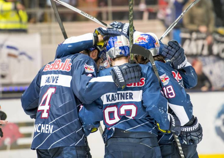 Der EHC Red Bull München feiert seine zweite DEL-Meisterschaft in Folge. Foto: imago/Nordphoto